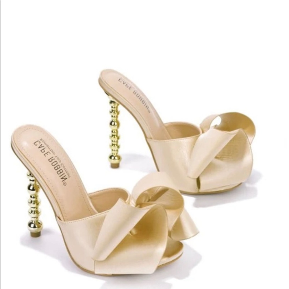 💥Beautiful Satin Beige Bow High Heel💥
